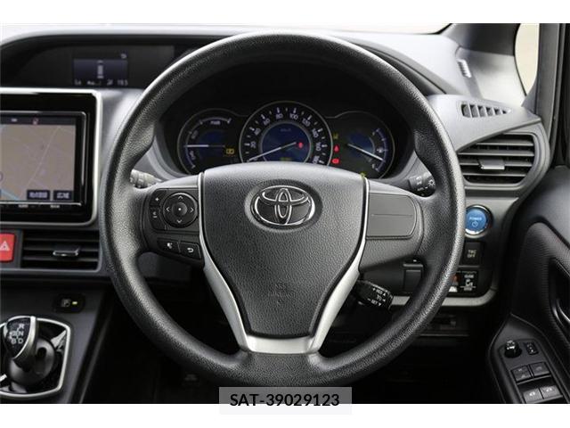 Toyota NOAH 2017-07 8372723-12