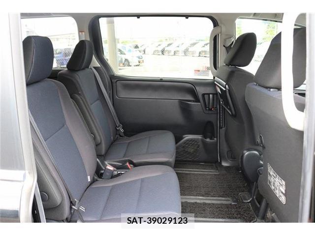 Toyota NOAH 2017-07 8372723-13