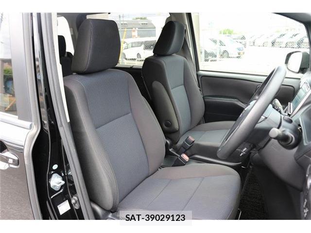 Toyota NOAH 2017-07 8372723-14