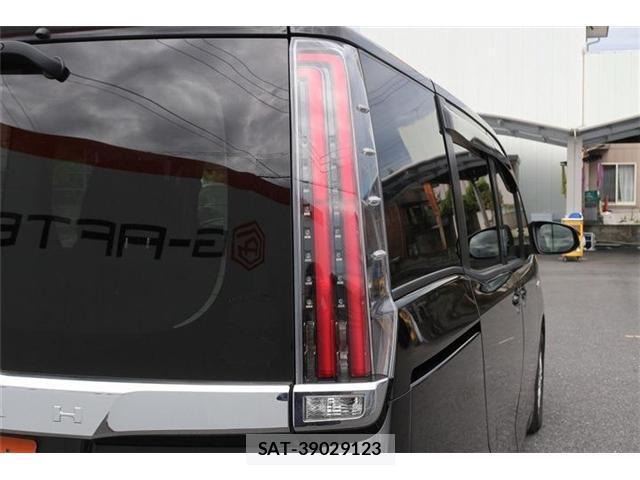 Toyota NOAH 2017-07 8372723-18