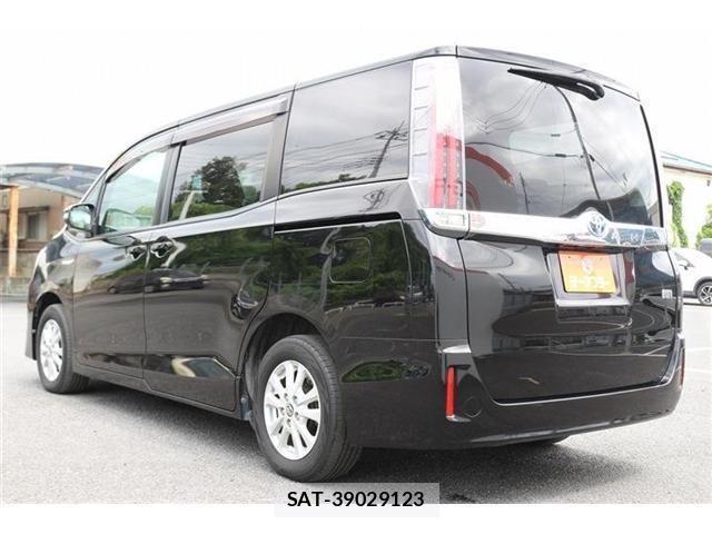 Toyota NOAH 2017-07 8372723-19