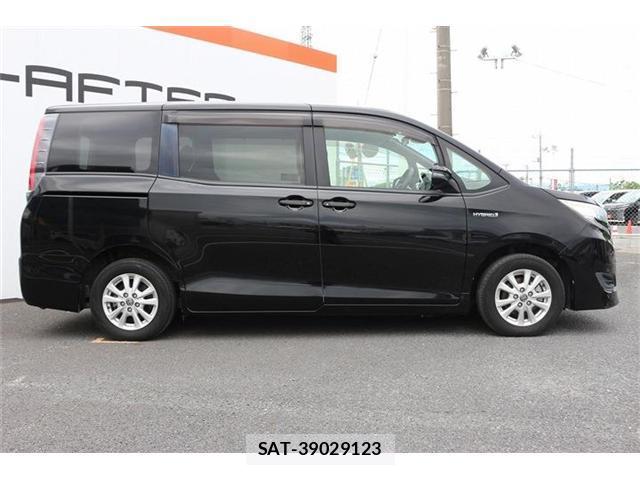Toyota NOAH 2017-07 8372723-6