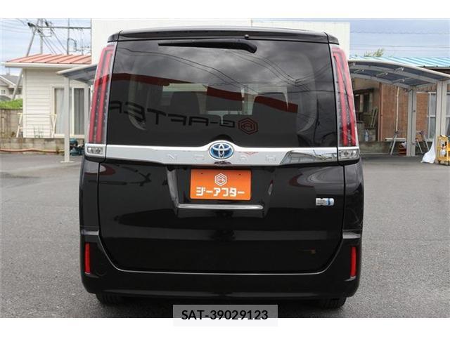 Toyota NOAH 2017-07 8372723-8