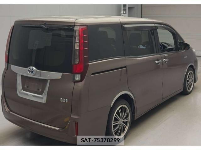 Toyota NOAH 2014-03 8372841-1