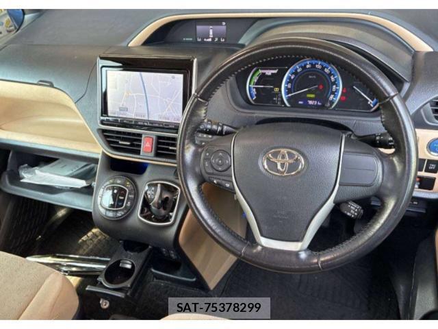 Toyota NOAH 2014-03 8372841-2