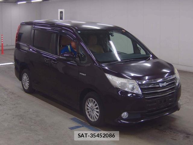Toyota NOAH 2014-10 8372861-0