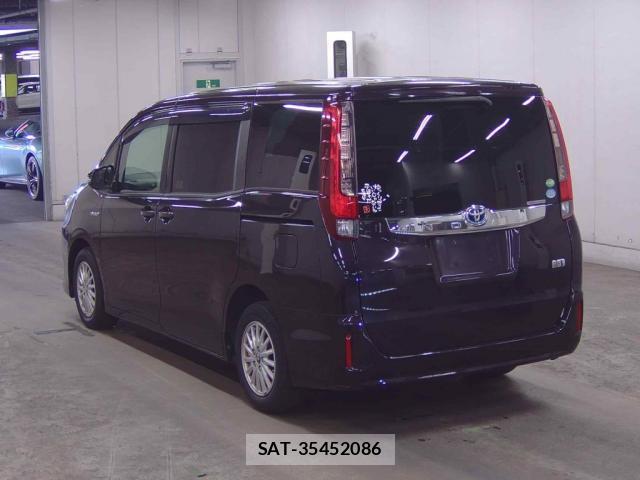 Toyota NOAH 2014-10 8372861-1