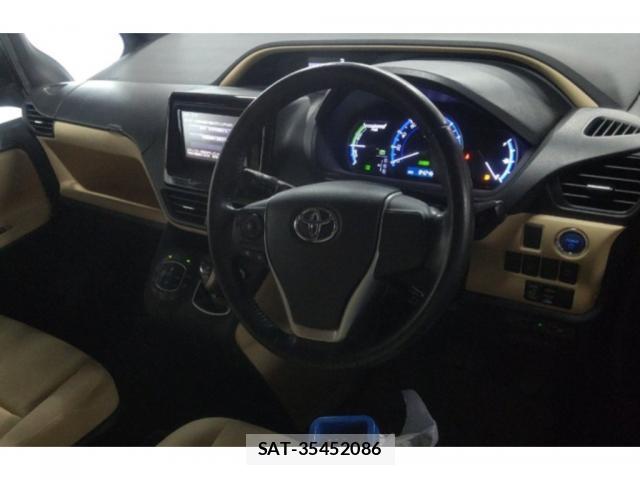 Toyota NOAH 2014-10 8372861-2