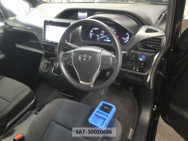 Toyota NOAH 2017-10 8372862-2