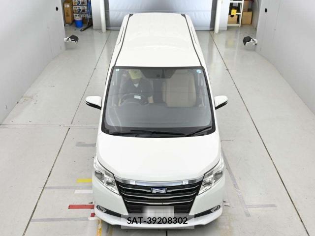 Toyota NOAH 2014-05 8373064-11