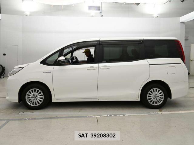 Toyota NOAH 2014-05 8373064-4