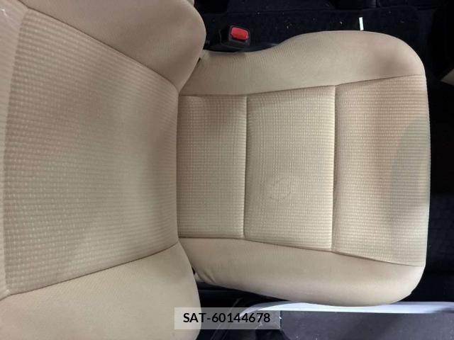 Toyota NOAH 2017-07 8373090-13