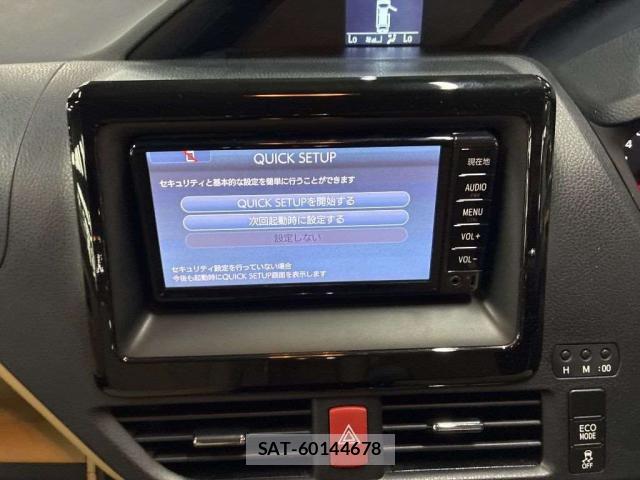 Toyota NOAH 2017-07 8373090-15