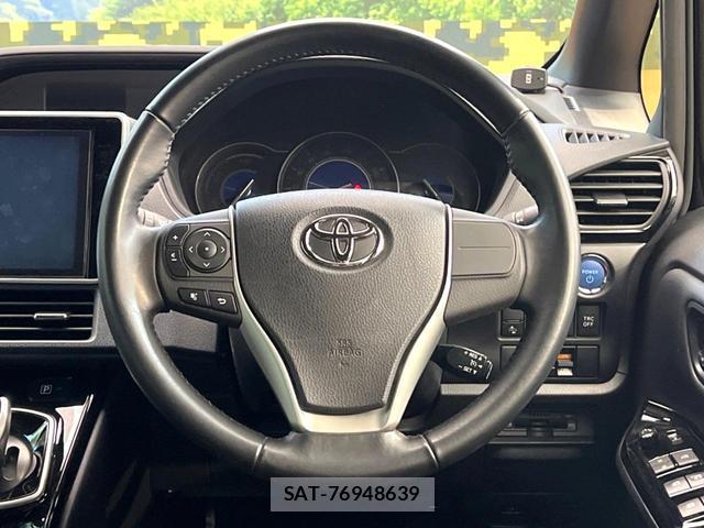 Toyota NOAH 2018-02 8373134-11