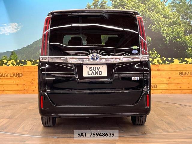 Toyota NOAH 2018-02 8373134-15