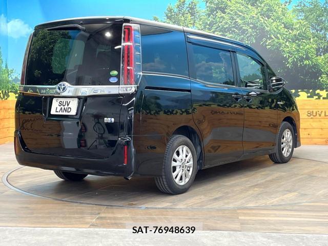 Toyota NOAH 2018-02 8373134-16
