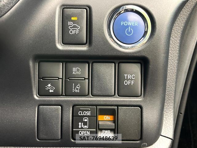 Toyota NOAH 2018-02 8373134-4