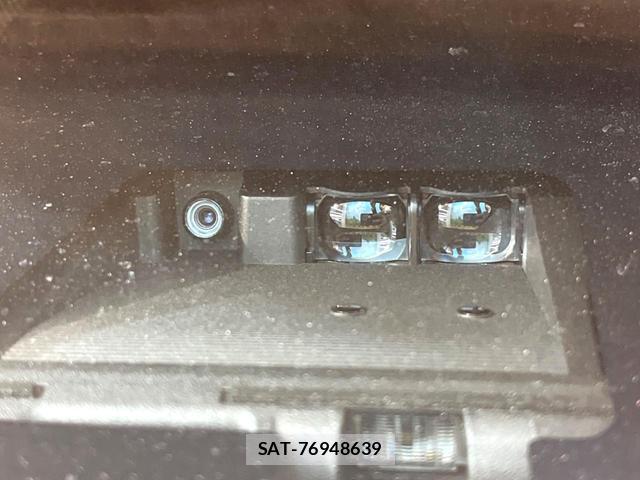 Toyota NOAH 2018-02 8373134-6