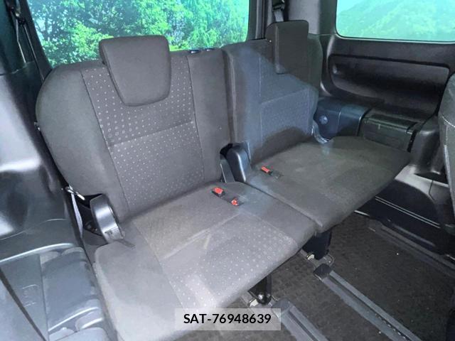 Toyota NOAH 2018-02 8373134-9