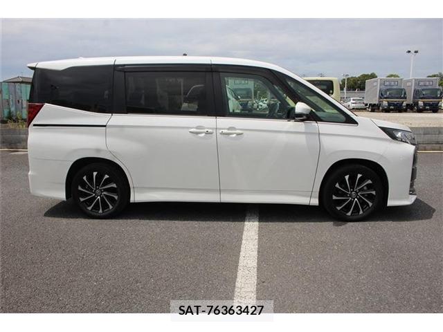 Toyota NOAH 2022-05 8373522-10
