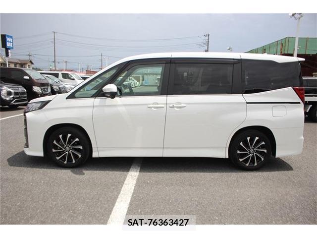 Toyota NOAH 2022-05 8373522-8