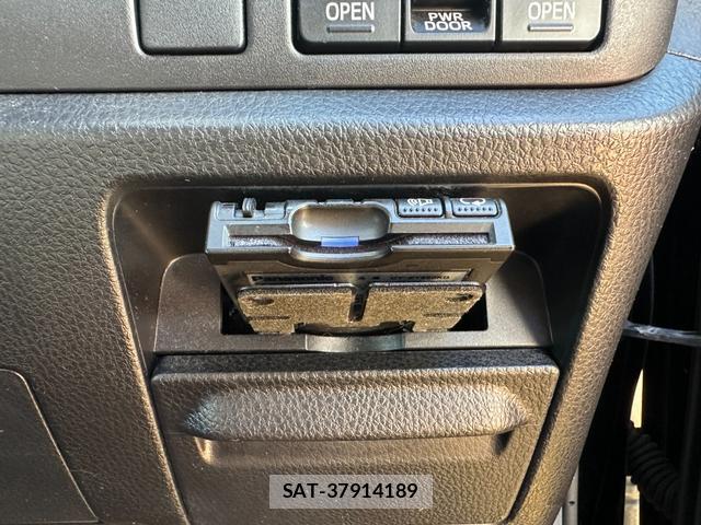 Toyota NOAH 2018-08 8373819-14