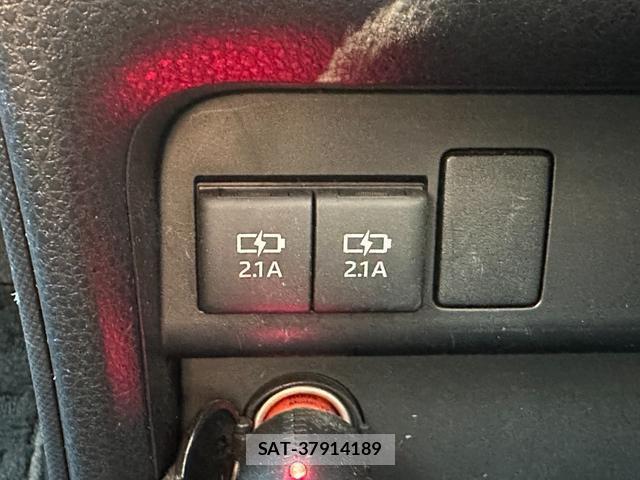 Toyota NOAH 2018-08 8373819-15
