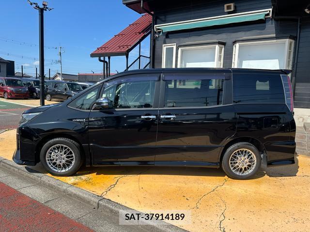 Toyota NOAH 2018-08 8373819-18