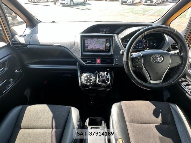 Toyota NOAH 2018-08 8373819-2