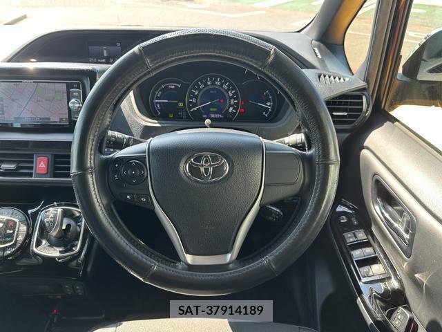 Toyota NOAH 2018-08 8373819-3