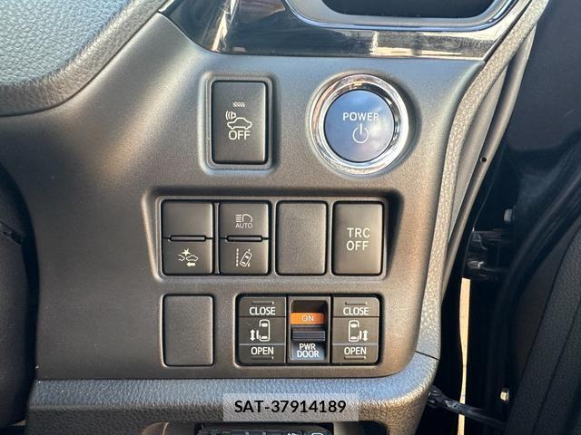 Toyota NOAH 2018-08 8373819-4