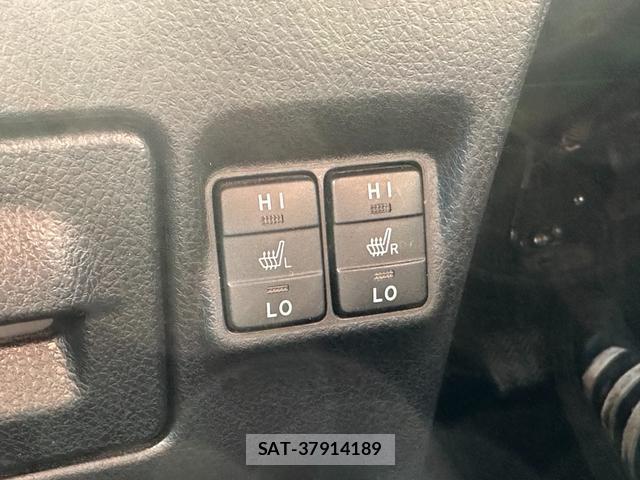 Toyota NOAH 2018-08 8373819-7