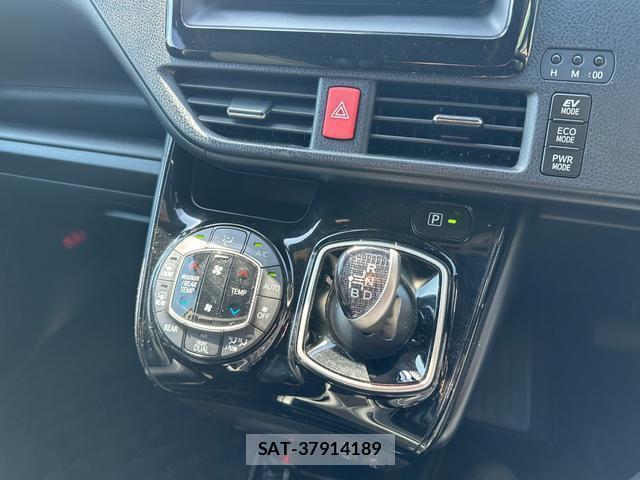 Toyota NOAH 2018-08 8373819-8