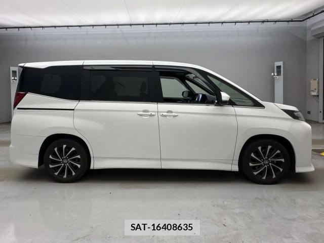 Toyota NOAH 2022-02 8373844-11