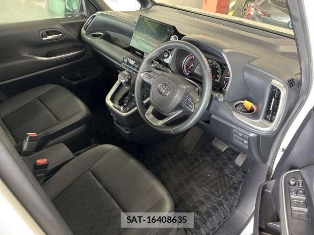Toyota NOAH 2022-02 8373844-3