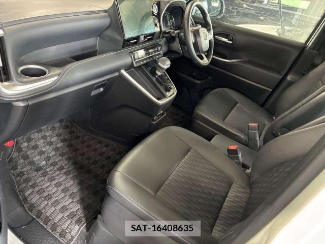 Toyota NOAH 2022-02 8373844-4