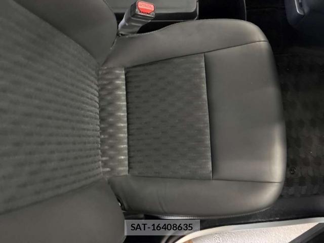 Toyota NOAH 2022-02 8373844-5