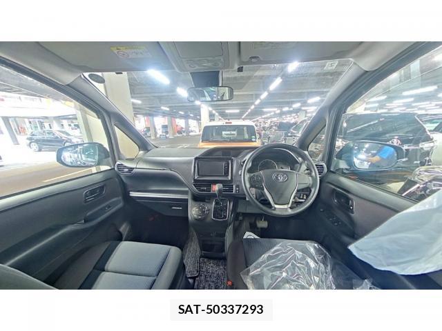 Toyota NOAH 2016-02 8373849-2