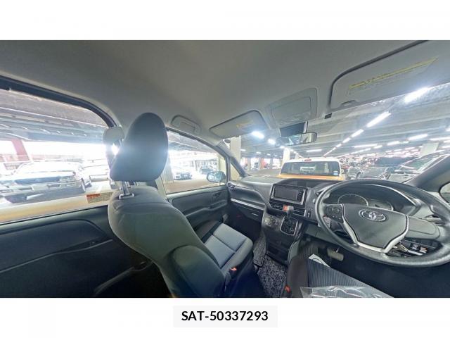 Toyota NOAH 2016-02 8373849-3