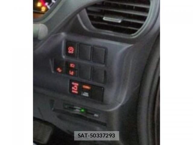 Toyota NOAH 2016-02 8373849-6