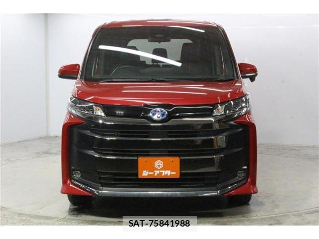 Toyota NOAH 2022-10 8373950-1