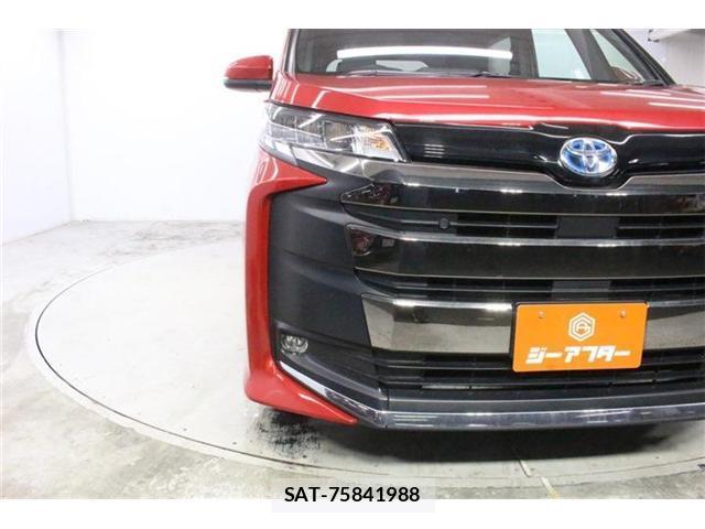 Toyota NOAH 2022-10 8373950-10