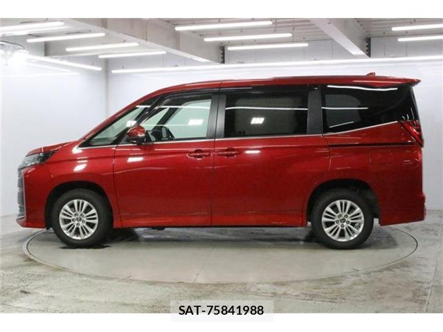 Toyota NOAH 2022-10 8373950-7
