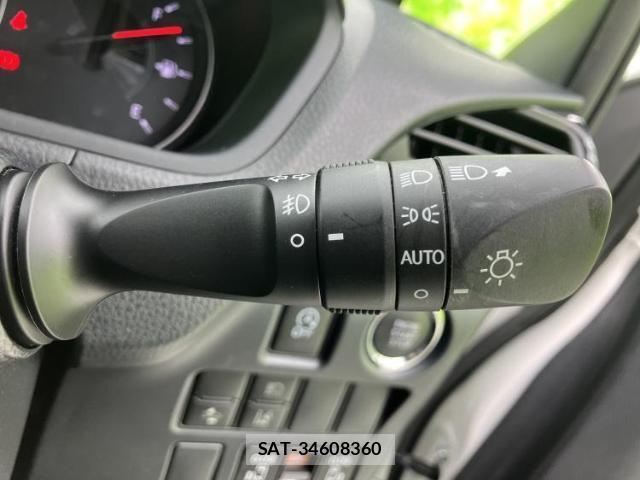 Toyota NOAH 2019-04 8374163-15