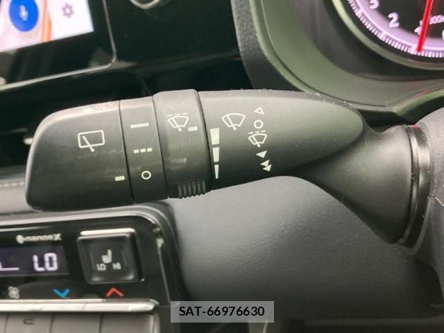 Toyota NOAH 2023-08 8374316-16