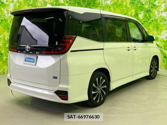 Toyota NOAH 2023-08 8374316-2