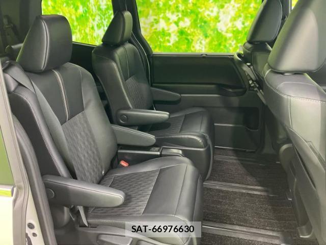 Toyota NOAH 2023-08 8374316-4