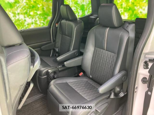 Toyota NOAH 2023-08 8374316-7