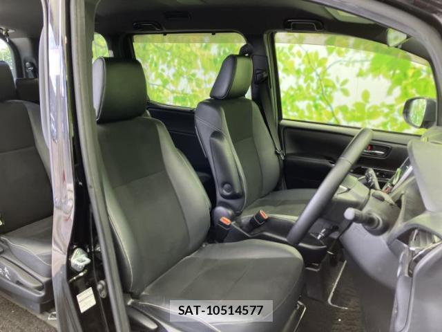 Toyota NOAH 2019-05 8374323-3