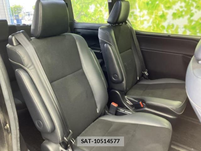 Toyota NOAH 2019-05 8374323-4